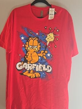 Garfield Graphic Tee in Bright Red
